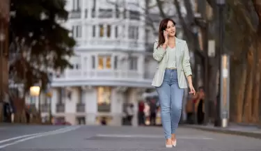 hablar por tel caminando
