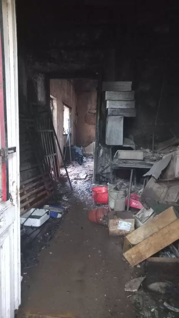 Im�genes del incendio en Muebles Costa