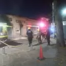 El incendio en la muebler�a de Capital dej� un bombero herido: Identificaron a los detenidos