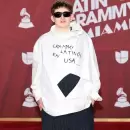 La moda como v�a de comunicaci�n: Dillom sorprende en los Latin Grammy con un mensaje cr�tico sobre los premios