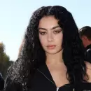 Charli XCX sorprende con concierto gratis en Times Square