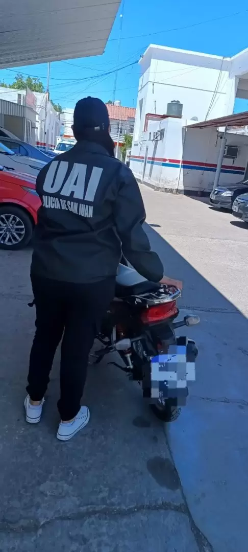 Moto Wave negra encontrada en San Juan.