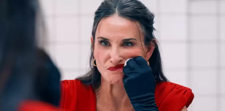 maquillaje en el cine the substance demi moore