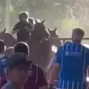 (Videos) Serios disturbios en el ingreso de hinchas del Tomba al Malvinas Argentinas