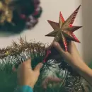 Tres ideas originales para decorar tu árbol de Navidad este 2024