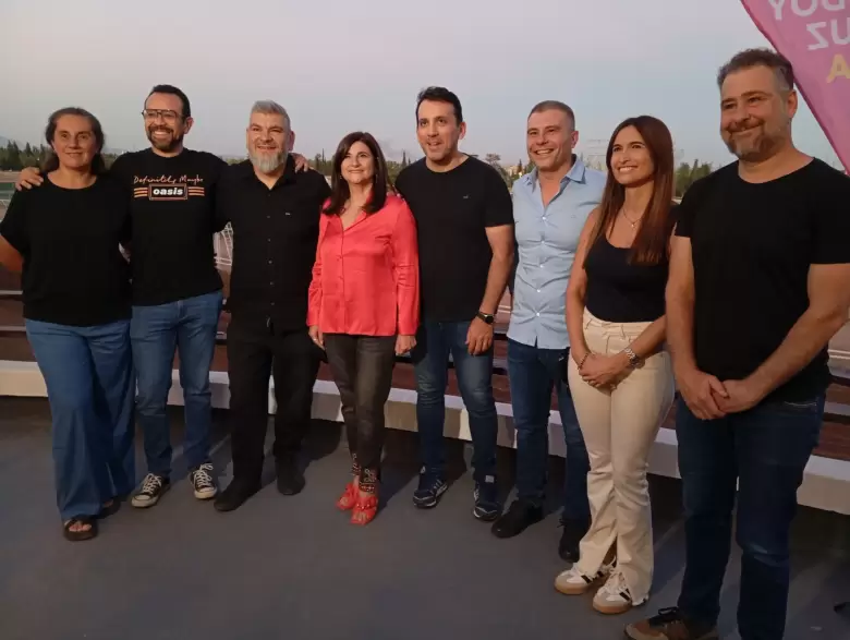 Diego Gareca, Gabriela Testa y Tadeo Garc�a Salazar junsto a Diego Coatarelli