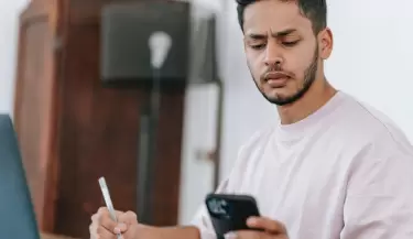 Llega la Inteligencia Artificial a X (Twitter) y la red explota de memes