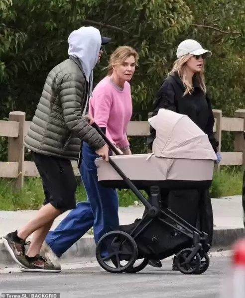 robert pattinson y suki waterhouse