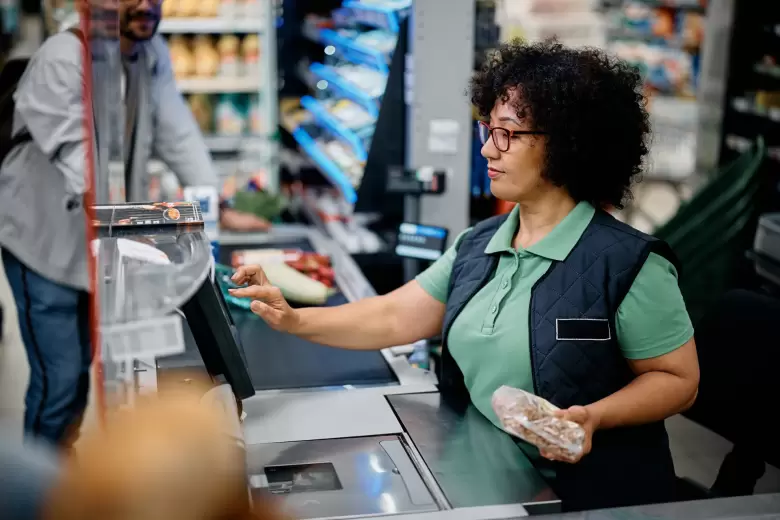 cajera supermercado compras
