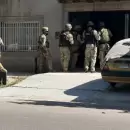 (Video) Rescataron a una mujer atrincherada que intentaba autolesionarse en un barrio de Maip�
