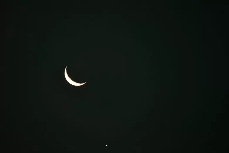 El �ltimo cuarto creciente y Venus del a�o - Foto: Tom�s Lobo