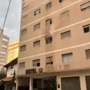 Feroz incendio en un hotel de Mar del Plata: se arrojaron desde un segundo piso para escapar