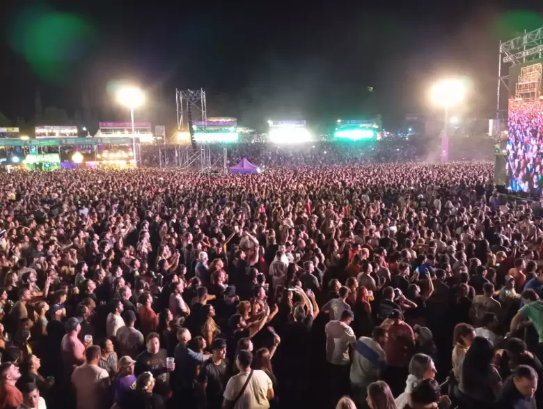 Miles de mendocinos y turistas coparon el Hipodromo