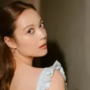 �Qui�n es Laufey? La joven cantante que est� conquistando el mundo con su jazz moderno