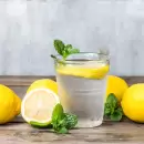 Descubre los efectos adversos de beber agua con lim�n en ayunas
