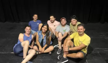Belen Moretti presenta �Qu�dense Conmigo�, una obra �nica que lleva a sus amigos al escenario por primera vez.