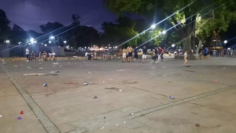 Incidentes en el banderazo estudiantil - Foto: Policía de Mendoza