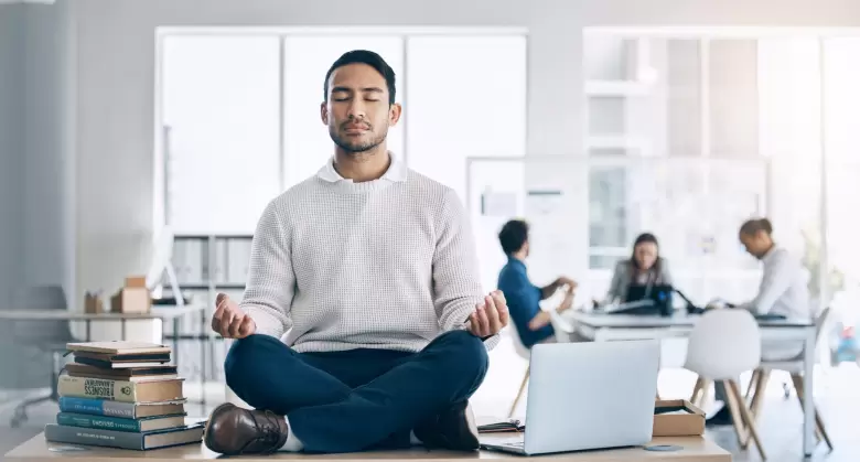 meditacion estres ansiedad oficina