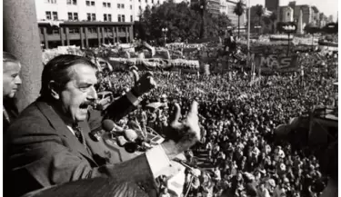 raul alfonsin plaza de mayo