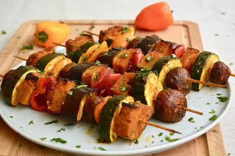 brochetas de seitan veganas