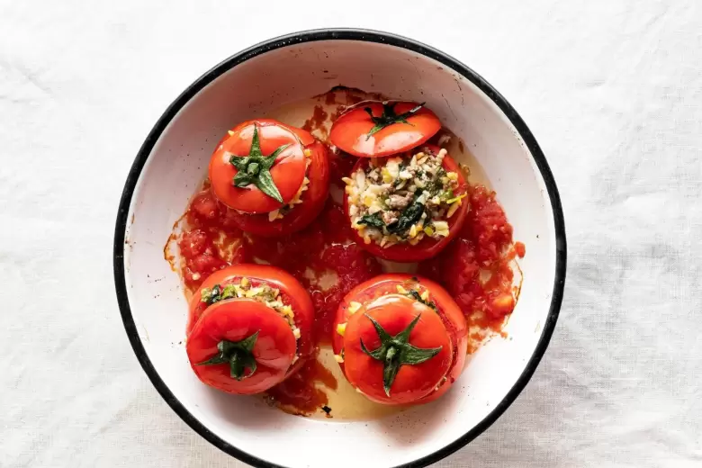 tomates rellenos con atun vegano