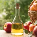 El increíble truco casero con vinagre de manzana y canela para alejar los mosquitos de tu jardín