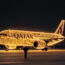 Qatar Airways deslumbra con un avi�n navide�o con efectos especiales