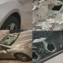 Atrapados en Navidad: Vecinos furiosos destruyeron un auto que les bloqueaba la salida del garaje