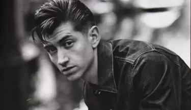 Alex Turner cumple 39 a�os: vida, obra y datos curiosos del �cono brit�nico que transform� el rock alternativo