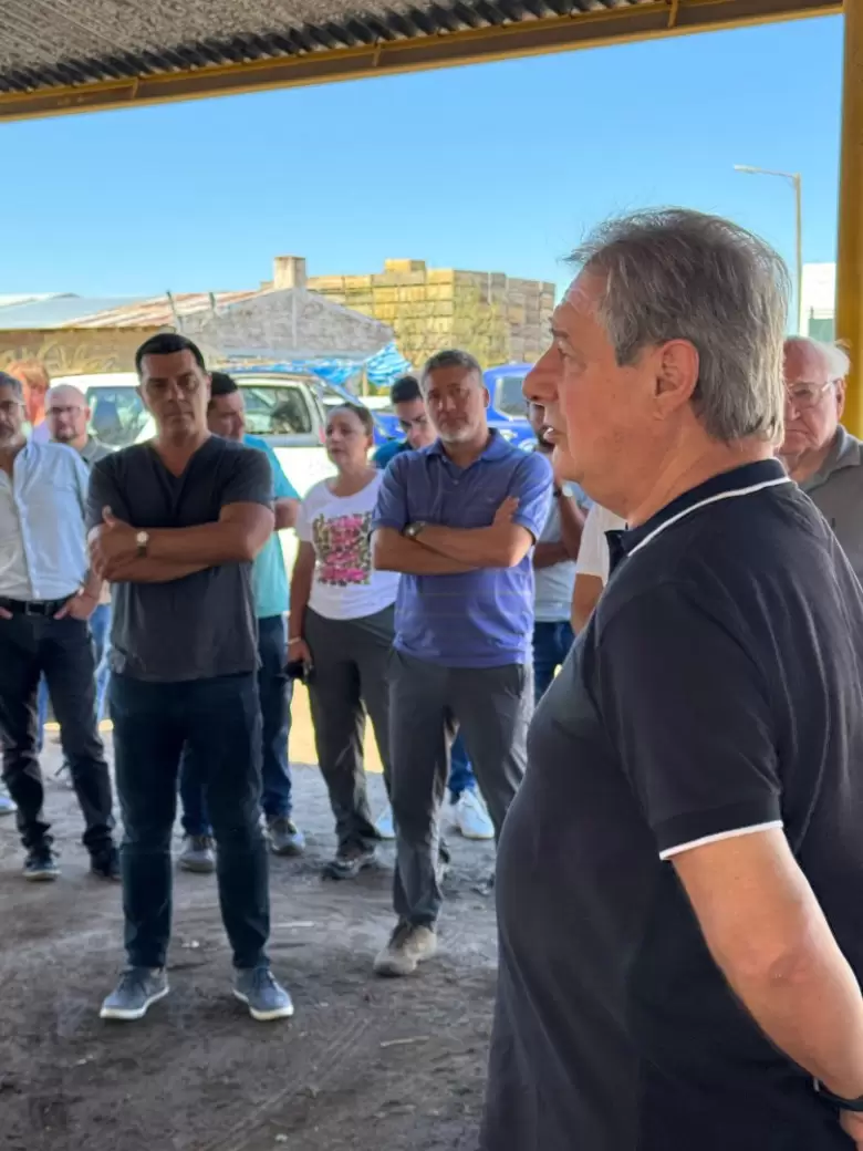 El intendente F�lix con productores tras la tormenta