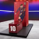 Barcelona subastar� reliquias que Messi y Maradona usaron en el vestuario: Todos los detalles