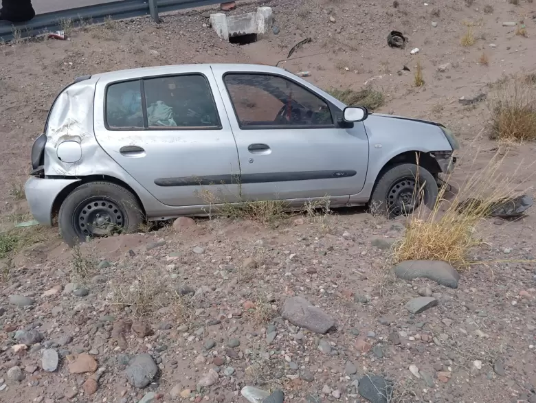 AMBOS OCUPANTES SE ENCUENTRAN SIN LESIONES DE GRAVEDAD