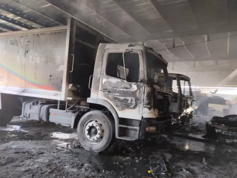 Voraz incendio en galp�n municipal de Lavalle