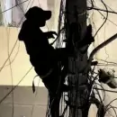 (Video) As� atraparon a un adolescente de 16 a�os robando cables en Maip�