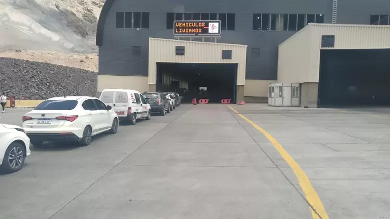 Horas de espera para cruzar a Chile - Estaci�n de servicio en Uspallata