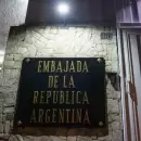 M�s restricciones para los asilados en la embajada argentina en Venezuela: contin�a el asedio