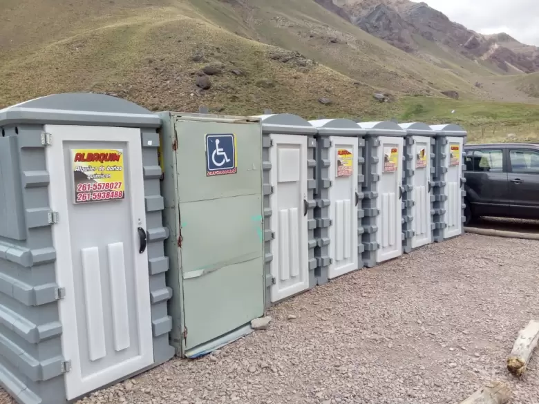 Ba�os qu�micos en el Parque Aconcagua