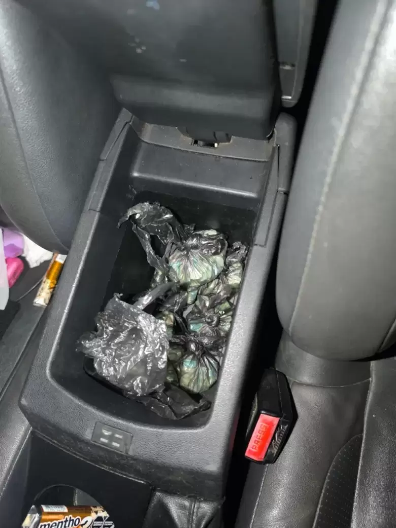 Gendarmería detuvo a un automóvil que transportaba pastillas de éxtasis.