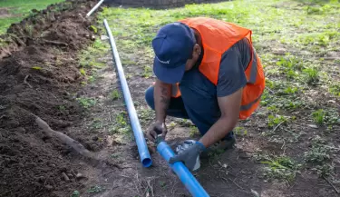 Nuevo sistema de riego tecnificado por aspersi�n en Plaza Cobo