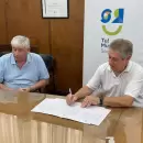 Omar F�lix firm� un convenio de promoci�n tur�stica y cultural con Bariloche