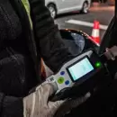 De no creer: un hombre se atrincher� en su auto tras dar 3,33 en el test de alcoholemia