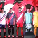 (Fotos y videos) Deportivo Maip� present� su plantel y las camisetas para la temporada 2025