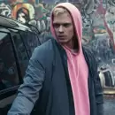Locked: La adaptación de 4x4, el thriller argentino, con Bill Skarsgård y Anthony Hopkins