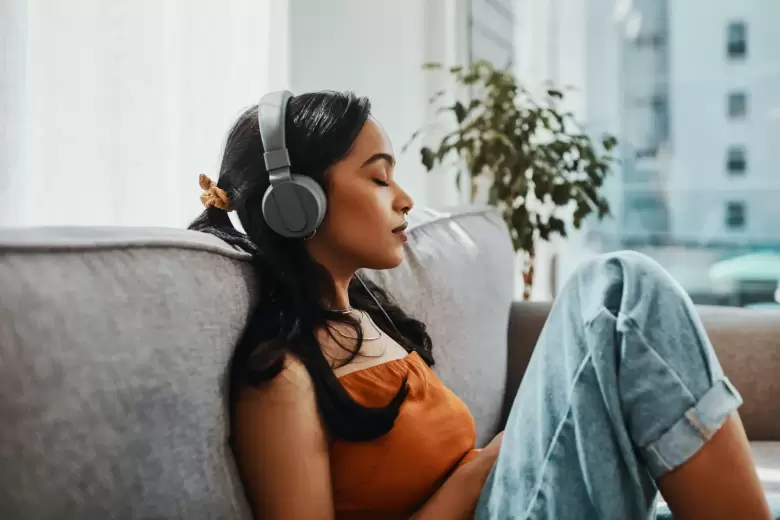 escuchando musica