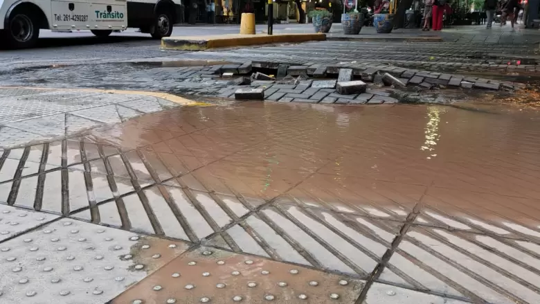 Rotura de caño maestro en pleno centro