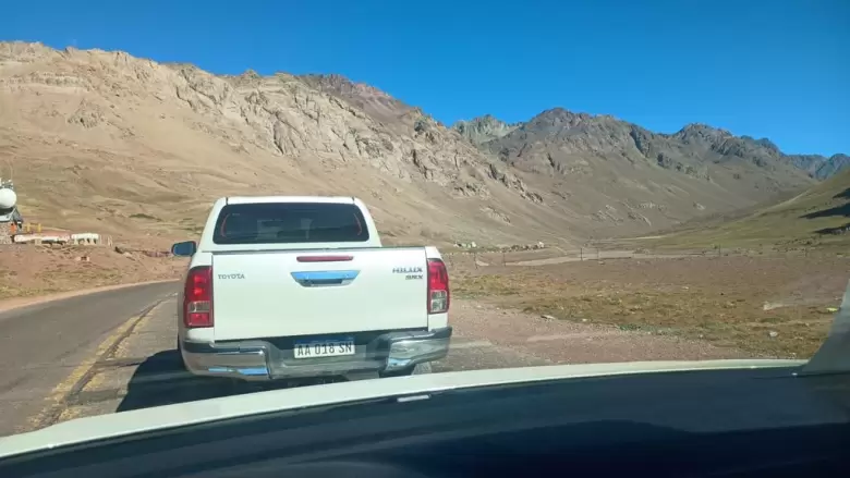 Largas filas y demoras importantes en el cruce a Chile