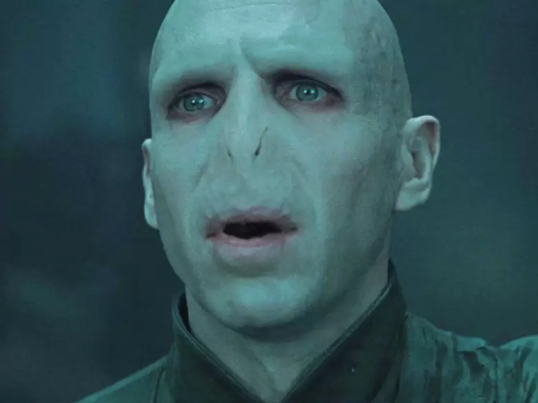 ralph fiennes como voldemort