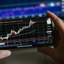 Wall Street opera de forma mixta y el riesgo pa�s cae durante el feriado local