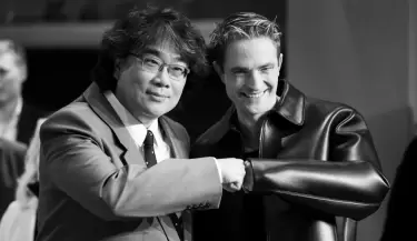 bong joon ho y robert pattinson