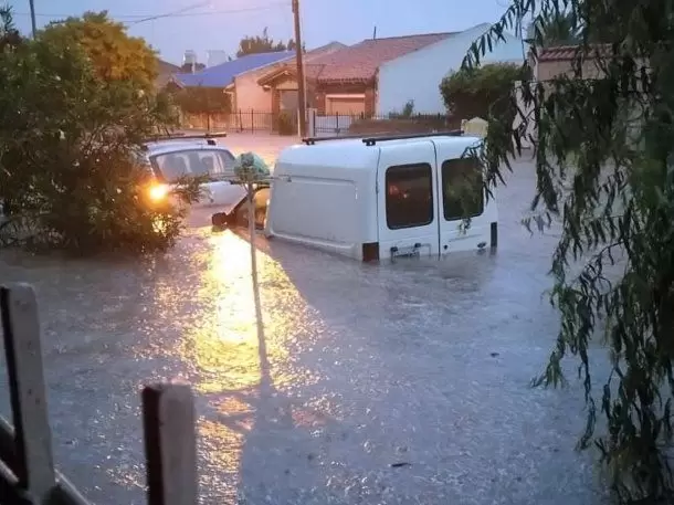 Bahía Blanca bajo el agua: un feroz temporal azotó la ciudad este viernes